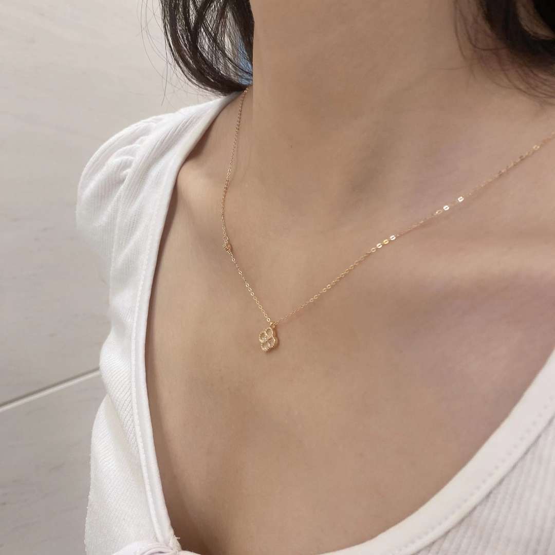 [AuraEcho]Delicate Flower Shape Necklace