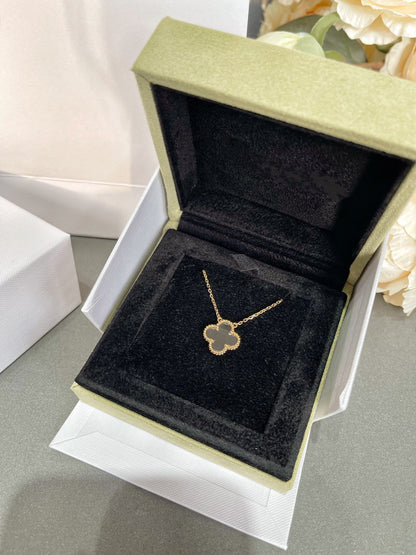 [AuraEcho]CLOVER ROCK CRYSTAL ROSE GOLD NECKLACE