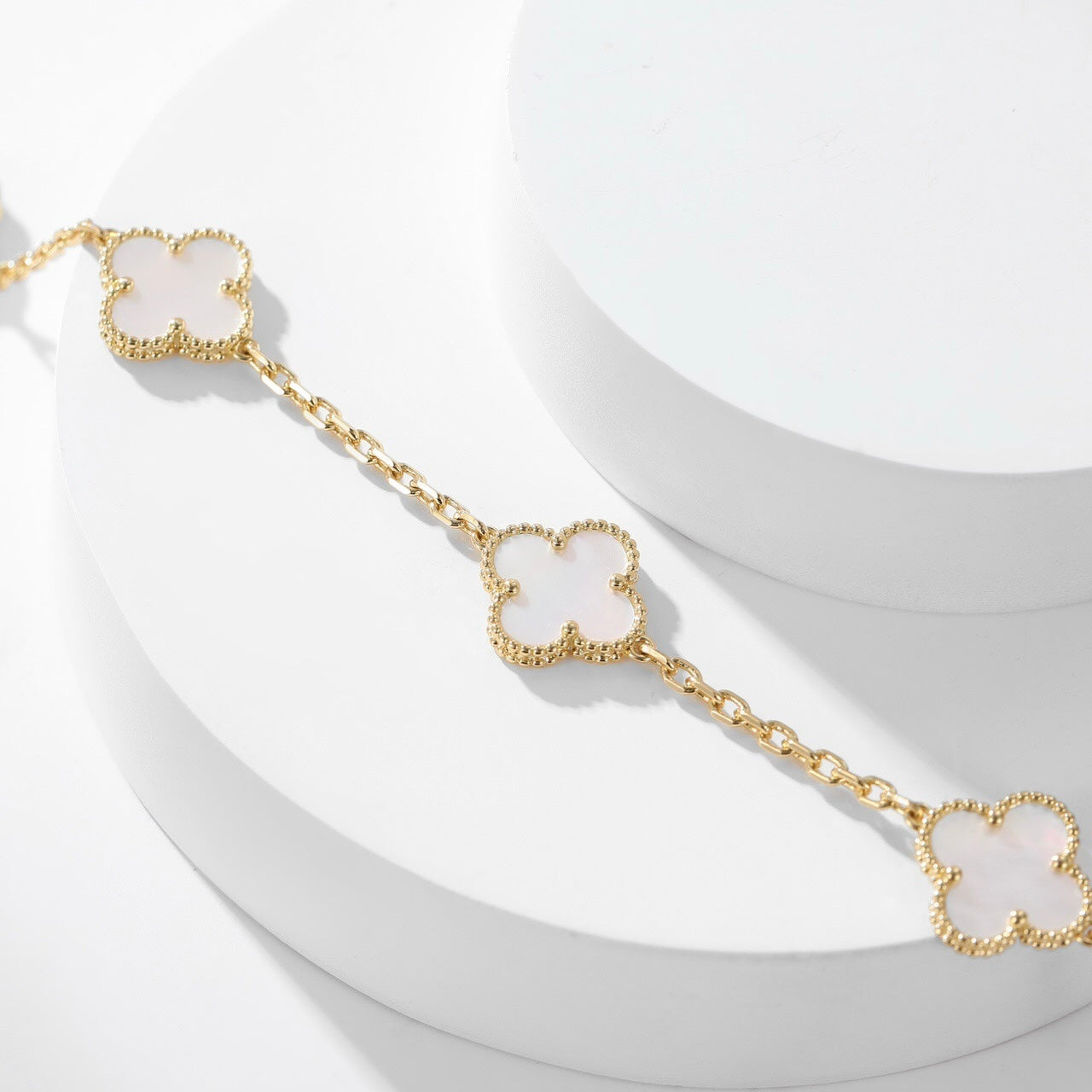 [AuraEcho]CLOVER 10 MOTIFS WHITE MOTHER OF PEARL NECKLACE